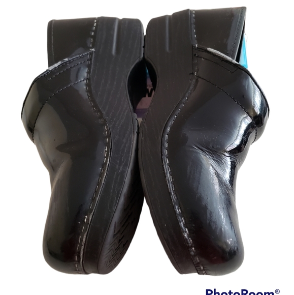 Women's Dansko Professional Clogs. Blk 8.5. - Picture 2 of 7
